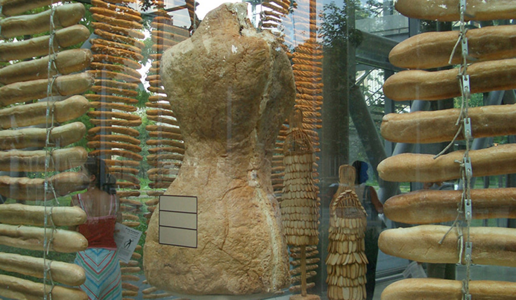 Pain couture By J.Paul Gaultier, Fondation Cartier