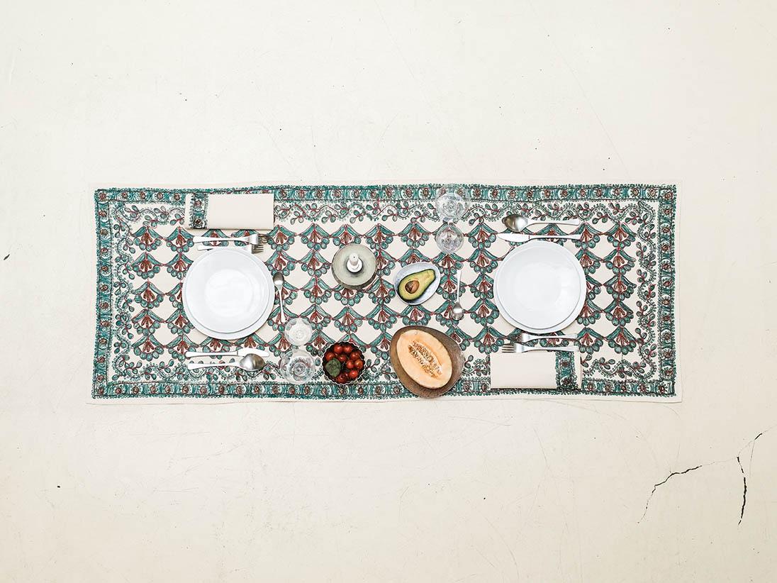 Embroidered Tett à tête